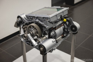 Porsche Macan 2024 elettrica: uscita, autonomia e caratteristiche tecniche piattaforma PPE