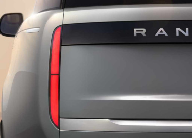 Range Rover, nuovi teaser dell'elettrica. Partiti i test su strada