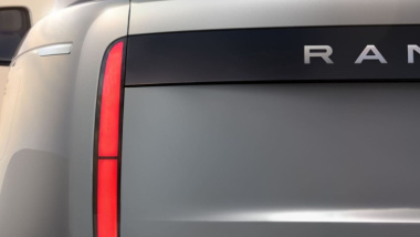 Range Rover Electric, potente come la SV col V8