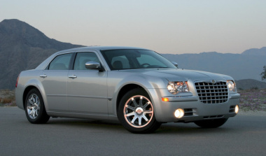 Chrysler 300 C, addio: la storia della grande berlina americana