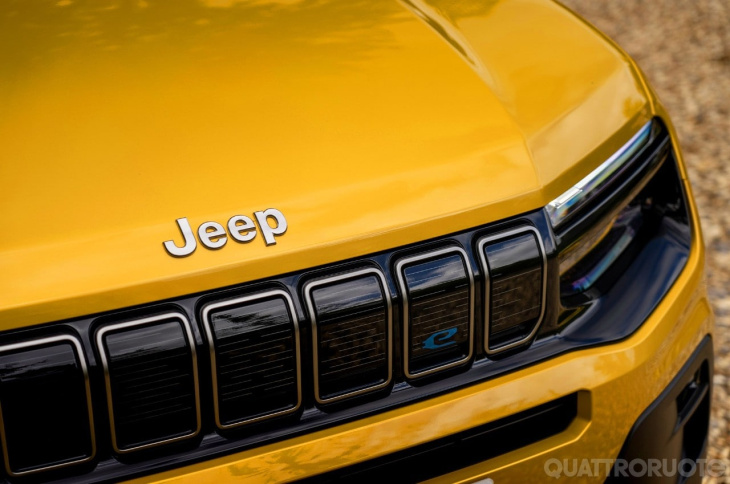 jeep, jeep avenger, jeep compass, jeep wrangler, jeep renegade, jeep grand cherokee, avenger ibrida e 4x4, nuova compass, renegade: il futuro della jeep tra novità e conferme
