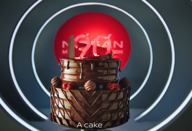 Una torta speciale per i 90 anni di Nissan