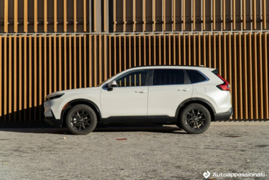 Honda CR-V: la prova su strada del SUV ibrido in Europa, come si guida e quanto costa