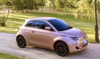 Nel 2023 Fiat 500e è leader nel mercato delle city car elettriche in Europa