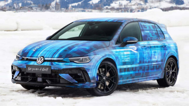 La nuova Volkswagen Golf R debutta sulla neve