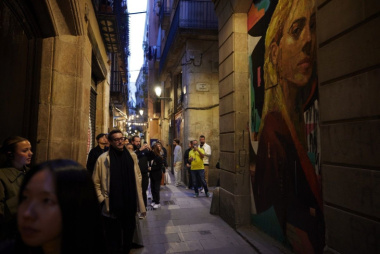 Con Volvo EX30 sulle strade della street art di Barcellona