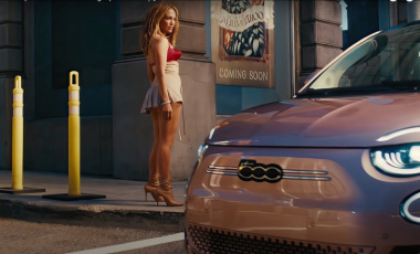 Fiat 500e: il debutto negli USA anticipato nel video musicale di Jennifer Lopez