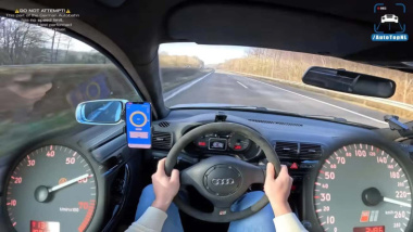 Con la vecchia Audi a 240 km/h, ma succede un guaio [VIDEO]