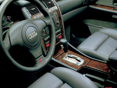 Audi A8 D2, la prima “vera” ammiraglia della Casa dei quattro anelli