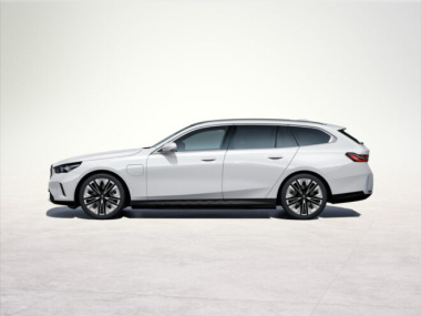 Nuova BMW Serie 5 Touring: arriva la sesta generazione della wagon, ora anche elettrica [FOTO]
