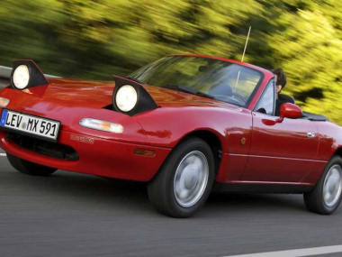 Mazda MX-5, la spider più venduta al mondo compie 35 anni
