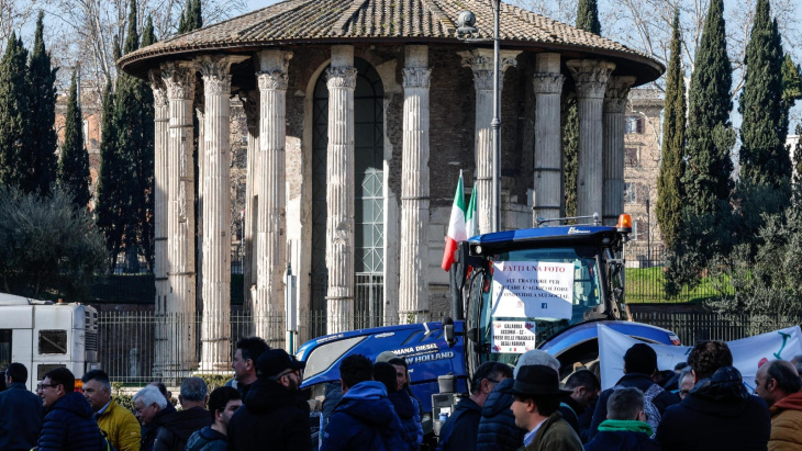 i trattori tornano in centro a roma, oggi una nuova manifestazione