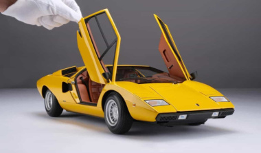 Réplica di Lamborghini Countach impressiona per i dettagli minuziosi e il prezzo.