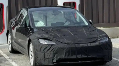 Tesla Model 3 Performance restyling: avvistato il prototipo [FOTO SPIA]