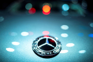 Mercedes-Benz rinvia target elettrificazione, migliora motori a combustione