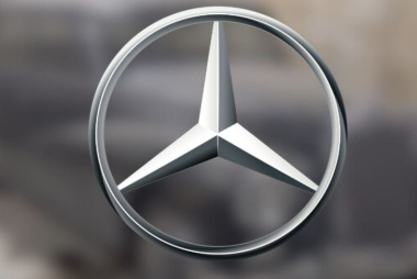 Trovata una Mercedes dimenticata da 10 anni: ciò che le fanno dopo è assurdo