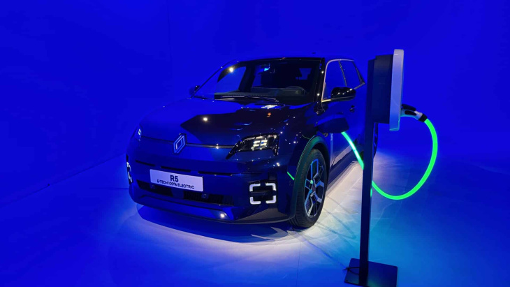 renault 5 e-tech electric: un salto nel futuro dell’auto elettrica [anteprima]