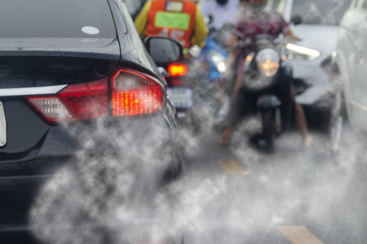 quanto inquina un’auto veramente: i dati fanno impressione, ecco come stanno davvero le cose