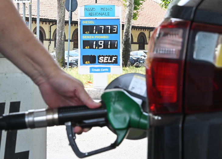 carburanti, assestamenti al ribasso, benzina self a 1,85 euro
