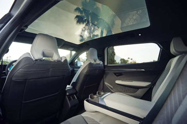 android, renault scenic e-tech: la prova su strada dell’auto dell’anno 2024 per la famiglia moderna
