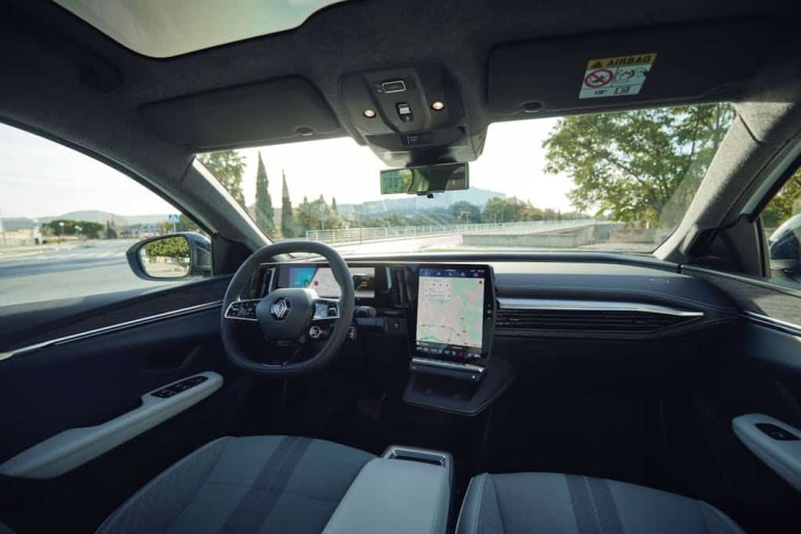 android, renault scenic e-tech: la prova su strada dell’auto dell’anno 2024 per la famiglia moderna