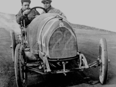 Breve storia di Enzo Ferrari, il mito dell'uomo dietro al Cavallino Rampante