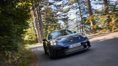 È ufficiale, la Porsche 911 ibrida arriverà quest’estate