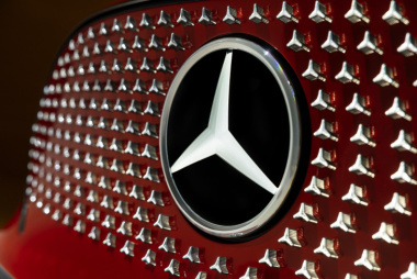 Mercedes, continua lo sviluppo dell'erede dell'EQC. Foto spia