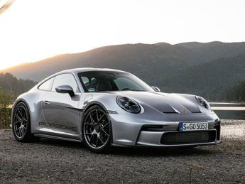 Porsche 911: nel 2024 arriverà la ibrida