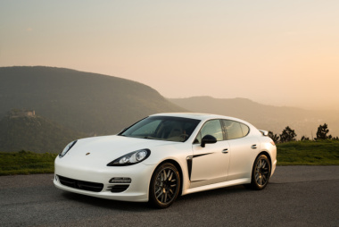 Porsche accelera verso una mobilità sostenibile: sarà elettrica anche la 718