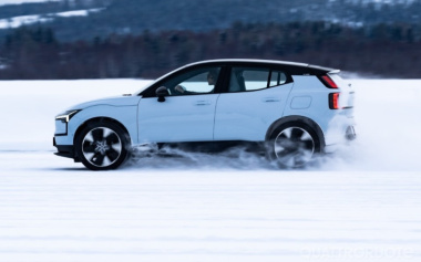 Volvo EX30: test sul ghiaccio con le trazioni 4WD e 2WD