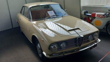 Ha 60 anni questa Alfa Romeo 2600 Sprint: le foto di un bolide a quattro ruote
