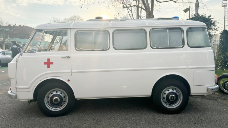 alfa romeo f12 ambulanza: le foto di un raro e splendido esemplare