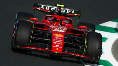 Doppietta Ferrari a Melbourne, Sainz vince davanti a Leclerc