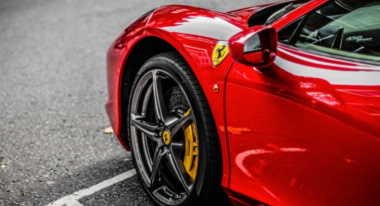 A chi era intestata la Ferrari schiantata a 200 km orari
