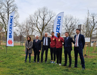Suzuki e Torino FC schierano 11 alberi granata a difesa della città