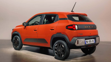 Nuova Dacia Spring, i prezzi e gli allestimenti 2024