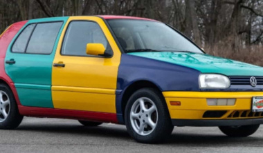 La Volkswagen Golf Harlequin incanta gli appassionati di auto con i suoi colori