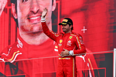 Sainz orgoglioso dei progressi fatti dalla Ferrari: 'Rende le corse più divertenti'