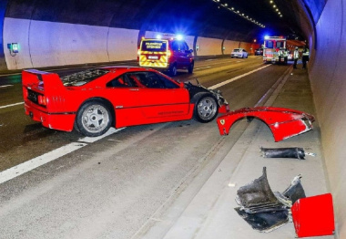 Ferrari F40 distrutta dal dipendente di una concessionaria in Germania
