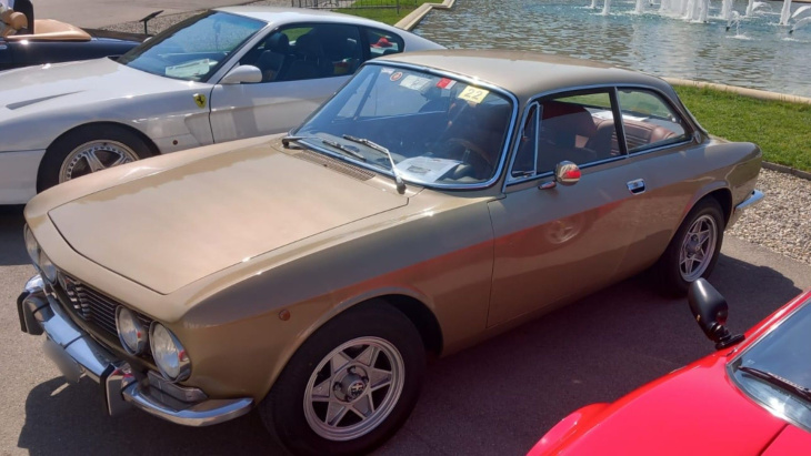 alfa romeo 2000 gt veloce bertone del 1971: le foto di un'auto amatissima dai collezionisti