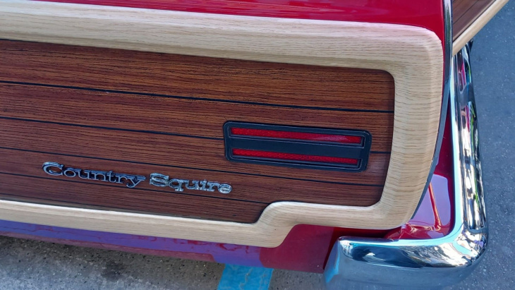 legno e acciaio per la gigantesca ford country squire: le foto