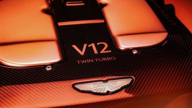 aston martin svela il nuovo v12 twin turbo della vanquish 2024