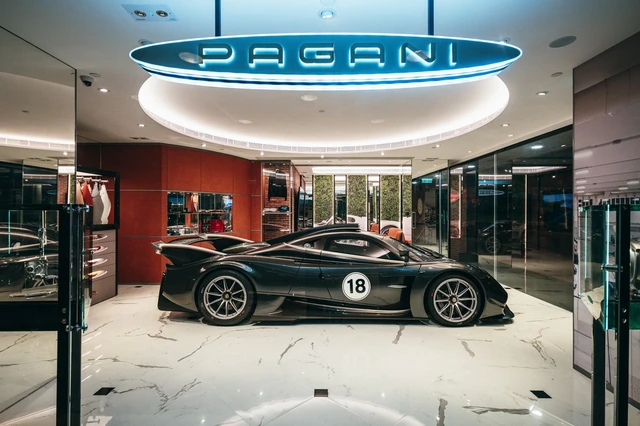 pagani automobili apre un nuovo showroom a hong kong