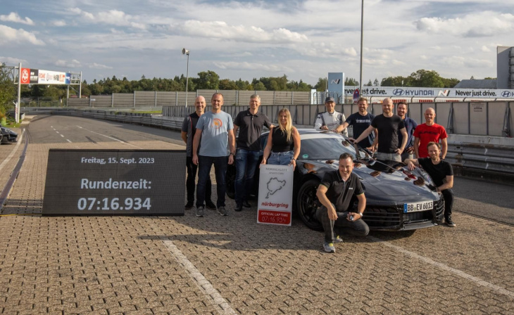 la porsche 911 ibrida è più veloce di una 992 carrera 4 gts al nürburgring