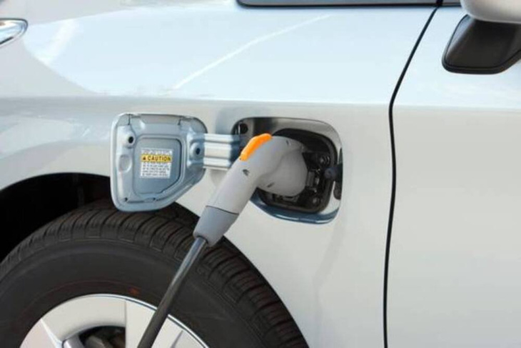 auto elettriche: la ricarica fast ora costa meno con ionity, ecco i prezzi