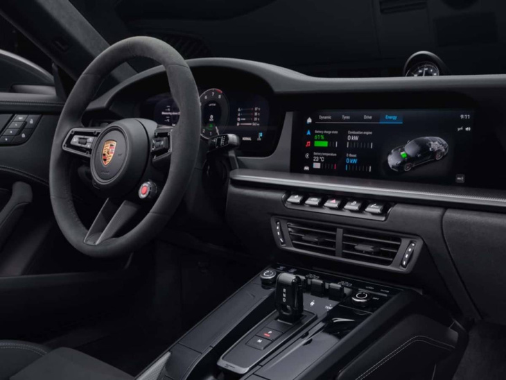 nuova porsche 911 gts 2024, debutta la prima 911 ibrida della storia