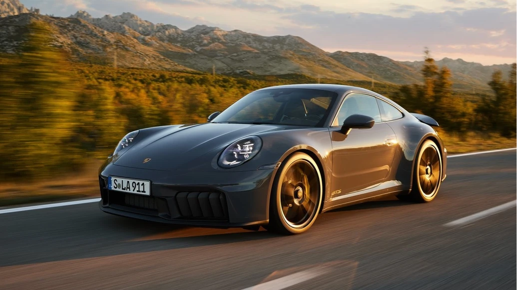 nuova porsche 911 carrera gts: innovazione ibrida e performance estreme con 541 cv