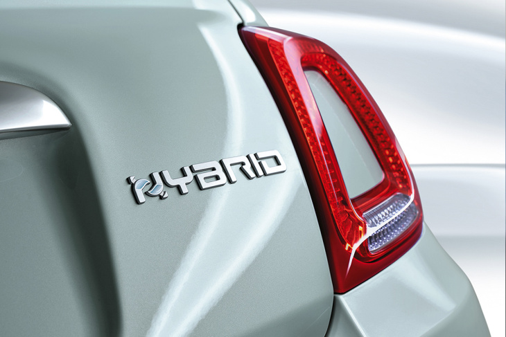 fiat 500 hybrid: il nuovo modello arriverà tra la fine del 2025 e l’inizio del 2026