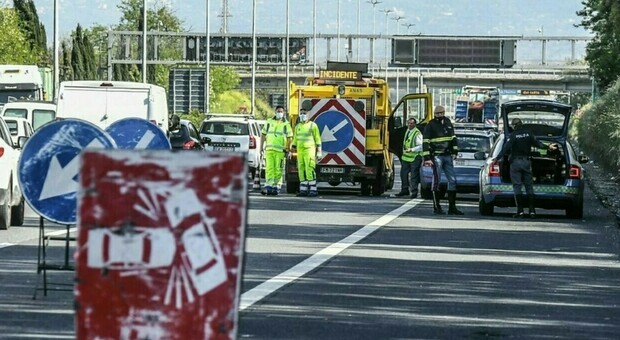 roma, incidente sul gra: scontro tra camion e auto, un morto e traffico in tilt